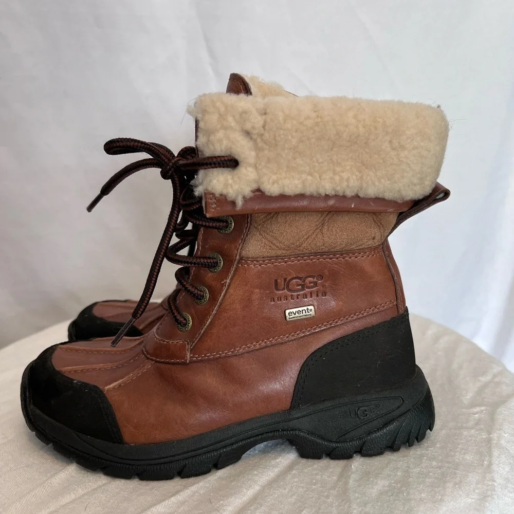 UGG Youth Butte II Worchester Tan and Black Leather Boots with Cream Lining